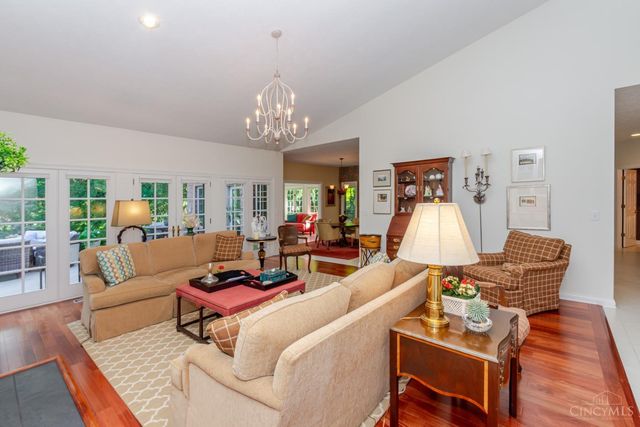 1053 Charter Place, Centerville, OH 45458