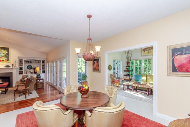 1053 Charter Place, Centerville, OH 45458