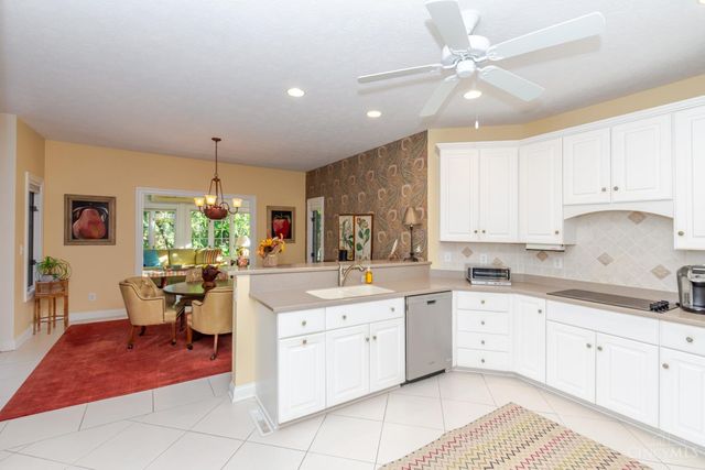 1053 Charter Place, Centerville, OH 45458