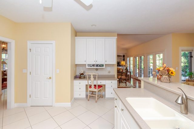 1053 Charter Place, Centerville, OH 45458