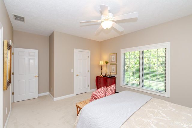 1053 Charter Place, Centerville, OH 45458