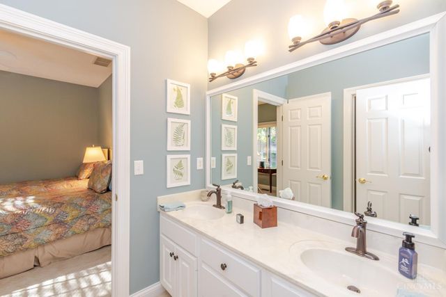 1053 Charter Place, Centerville, OH 45458