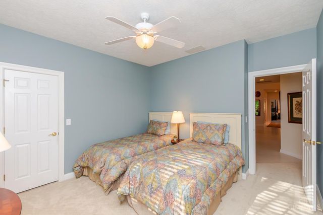 1053 Charter Place, Centerville, OH 45458