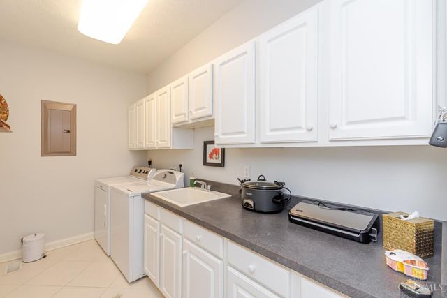 1053 Charter Place, Centerville, OH 45458