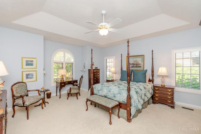 1053 Charter Place, Centerville, OH 45458