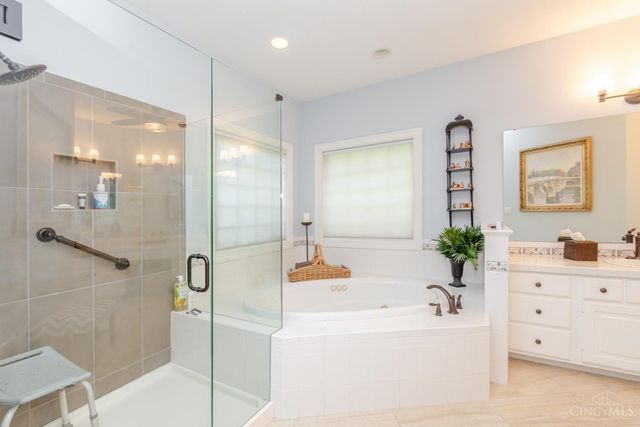 1053 Charter Place, Centerville, OH 45458