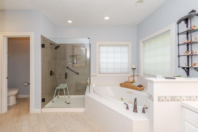 1053 Charter Place, Centerville, OH 45458