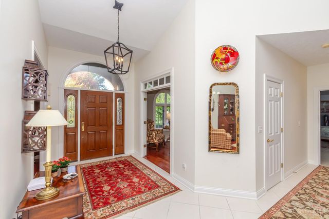 1053 Charter Place, Centerville, OH 45458