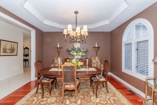 1053 Charter Place, Centerville, OH 45458