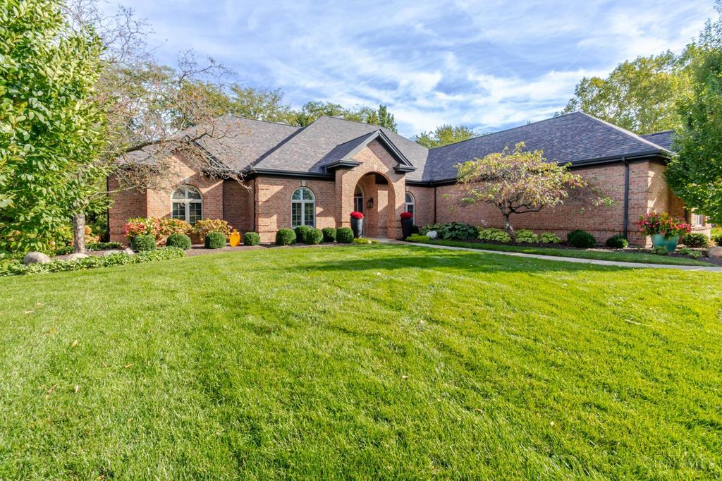 1053 Charter Place, Centerville, OH 45458