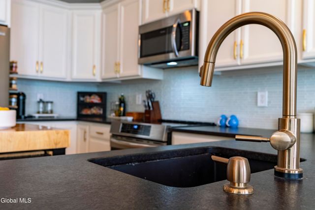 10 Maria Lane, Saratoga Springs, NY 12866