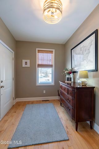 10 Maria Lane, Saratoga Springs, NY 12866