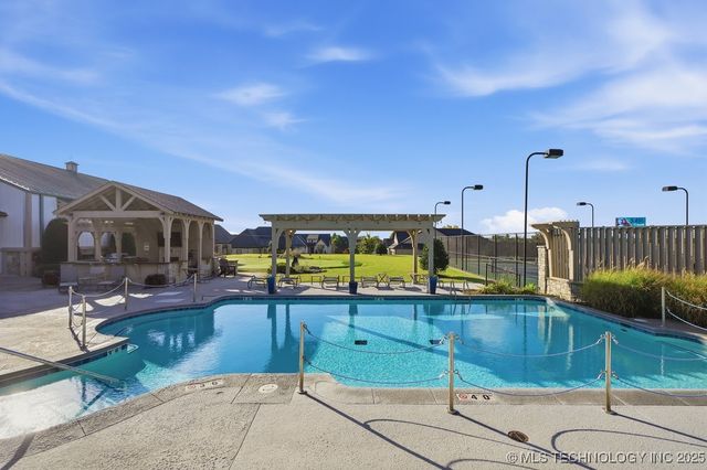 8434 S Phoenix Place, Tulsa, OK 74132