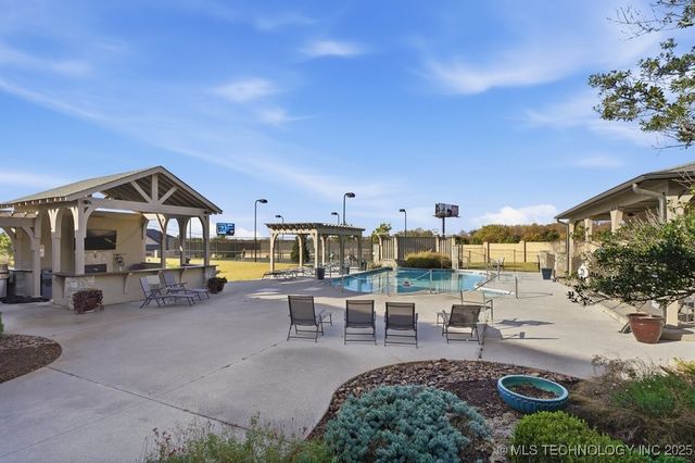 8434 S Phoenix Place, Tulsa, OK 74132