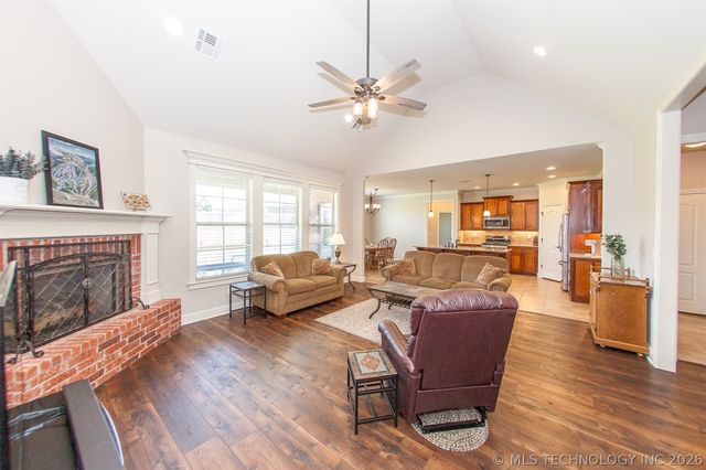 5610 Nottingham Place, Bartlesville, OK 74006