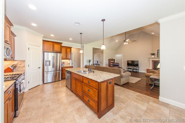 5610 Nottingham Place, Bartlesville, OK 74006