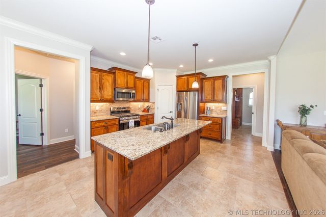 5610 Nottingham Place, Bartlesville, OK 74006