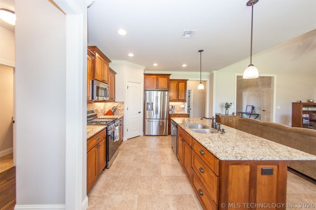 5610 Nottingham Place, Bartlesville, OK 74006