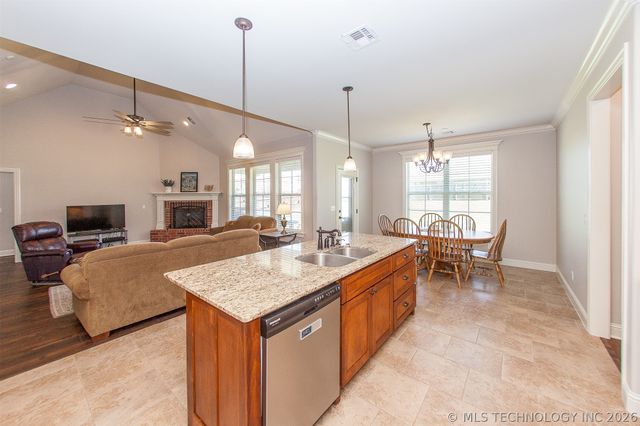 5610 Nottingham Place, Bartlesville, OK 74006