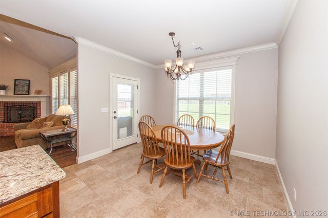 5610 Nottingham Place, Bartlesville, OK 74006