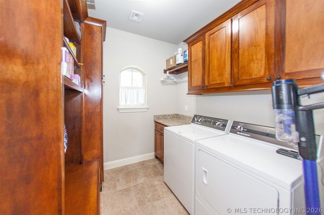 5610 Nottingham Place, Bartlesville, OK 74006