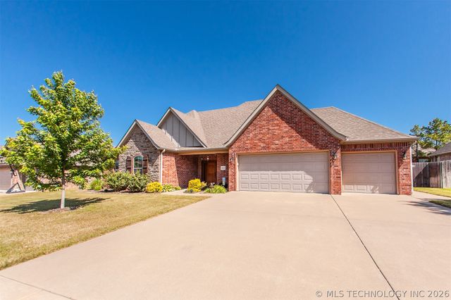 5610 Nottingham Place, Bartlesville, OK 74006