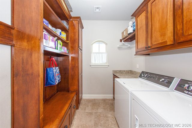 5610 Nottingham Place, Bartlesville, OK 74006