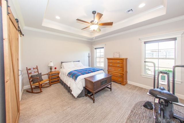 5610 Nottingham Place, Bartlesville, OK 74006