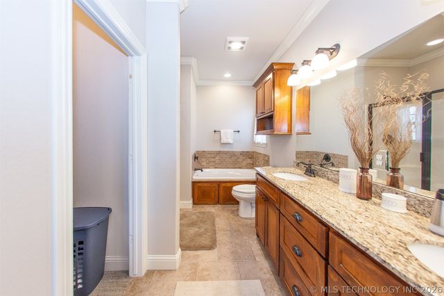 5610 Nottingham Place, Bartlesville, OK 74006