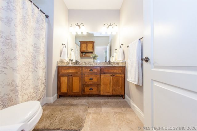 5610 Nottingham Place, Bartlesville, OK 74006