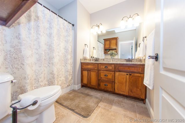 5610 Nottingham Place, Bartlesville, OK 74006