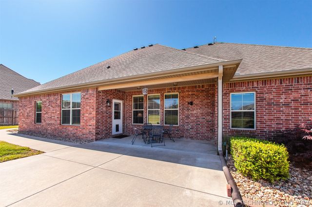 5610 Nottingham Place, Bartlesville, OK 74006