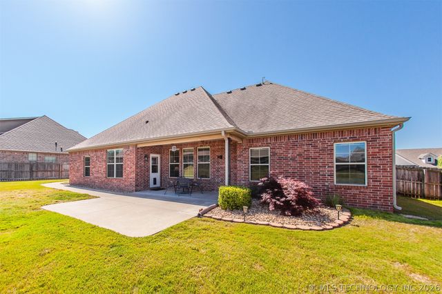 5610 Nottingham Place, Bartlesville, OK 74006
