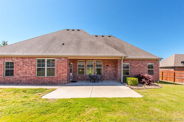 5610 Nottingham Place, Bartlesville, OK 74006