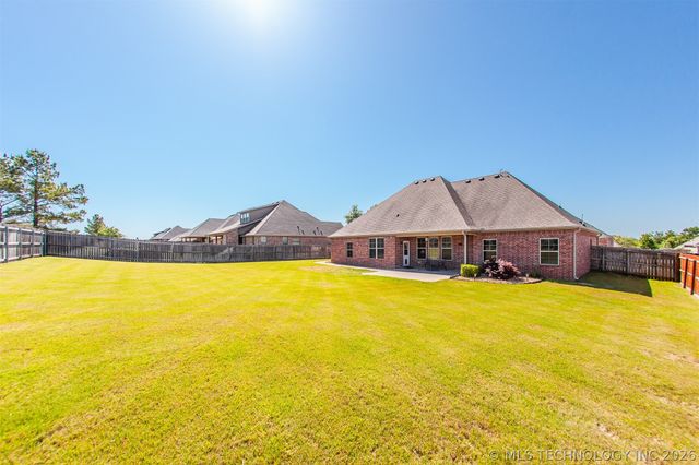 5610 Nottingham Place, Bartlesville, OK 74006