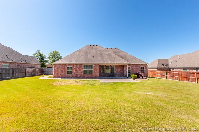 5610 Nottingham Place, Bartlesville, OK 74006
