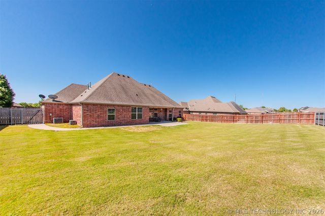 5610 Nottingham Place, Bartlesville, OK 74006