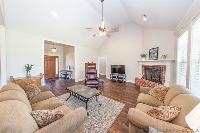 5610 Nottingham Place, Bartlesville, OK 74006