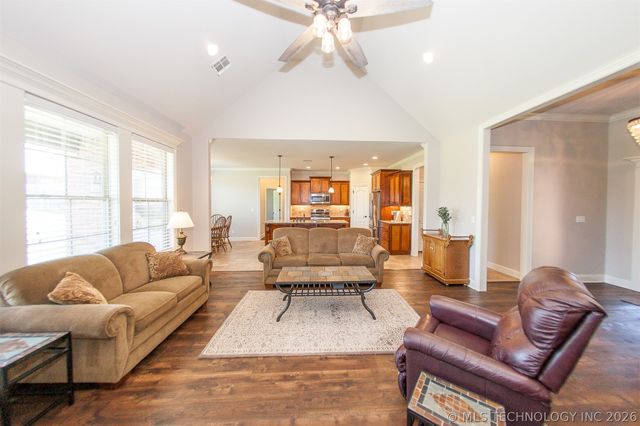 5610 Nottingham Place, Bartlesville, OK 74006