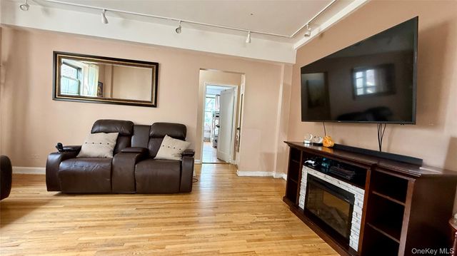 11225 34th Avenue G, Corona, NY 11368