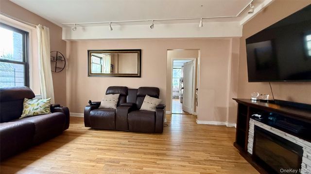 11225 34th Avenue G, Corona, NY 11368