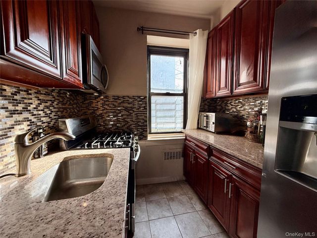 11225 34th Avenue G, Corona, NY 11368