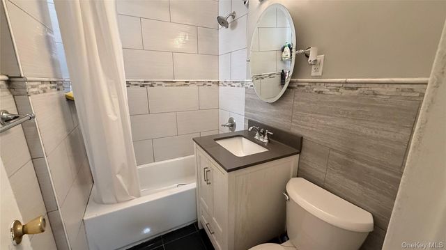 11225 34th Avenue G, Corona, NY 11368