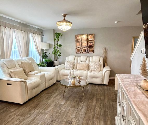 4 International Way, Joliet, IL 60436