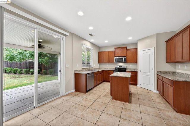 24 Mandrake Court, Oakley, CA 94561