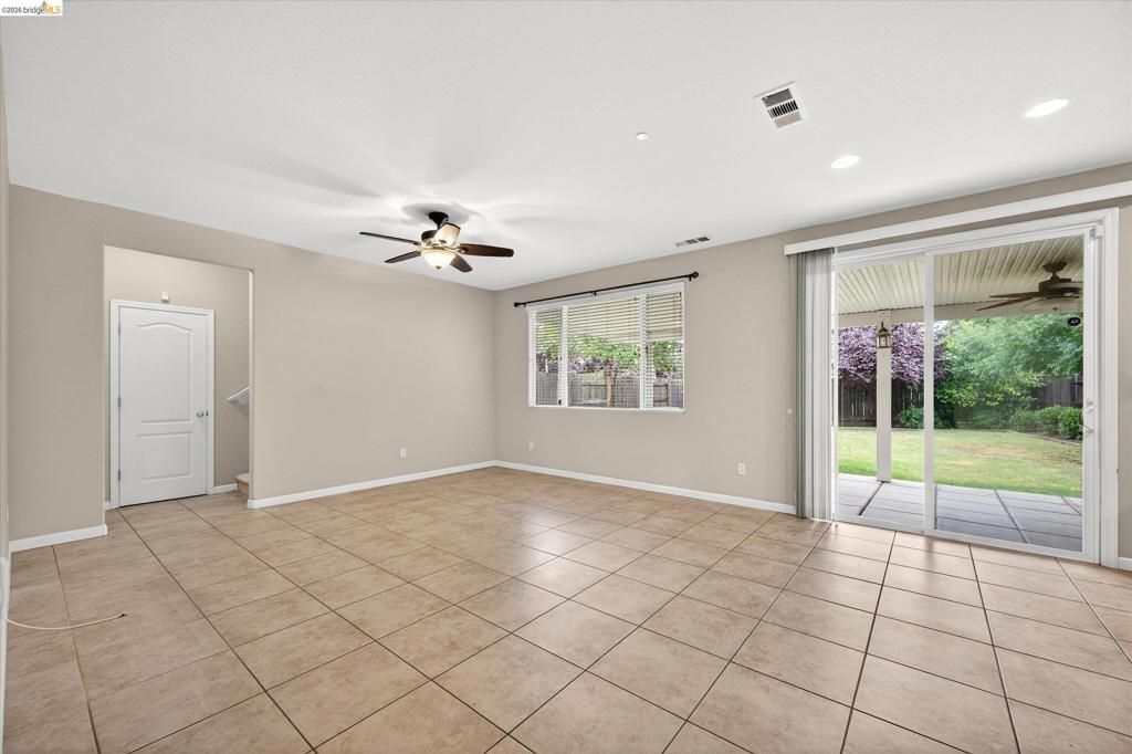 Image 13 of property listing at 24 Mandrake Court, Oakley, CA 94561