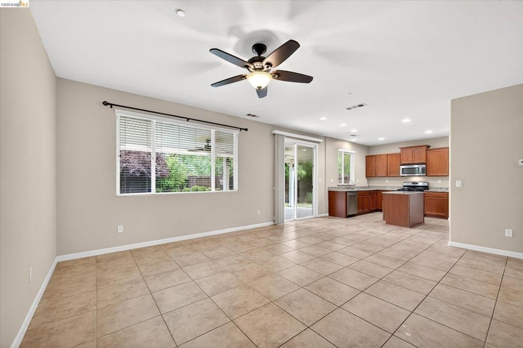 Image 14 of property listing at 24 Mandrake Court, Oakley, CA 94561