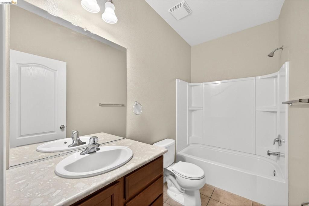 Image 15 of property listing at 24 Mandrake Court, Oakley, CA 94561