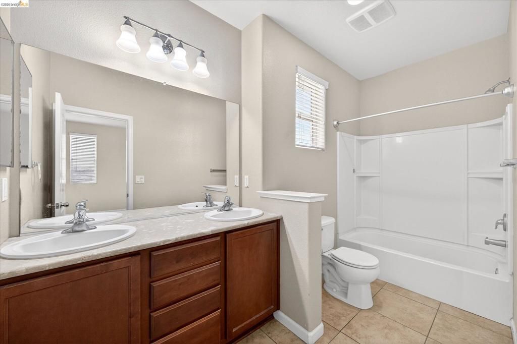 Image 28 of property listing at 24 Mandrake Court, Oakley, CA 94561