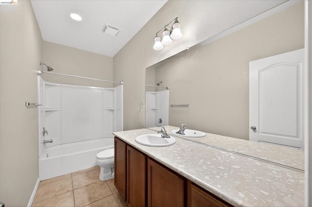 Image 31 of property listing at 24 Mandrake Court, Oakley, CA 94561